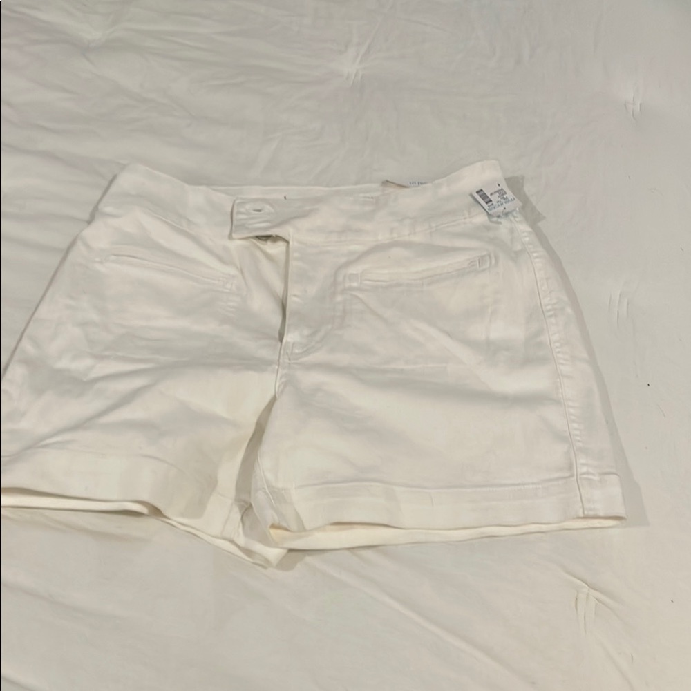 Maurice’s white shorts